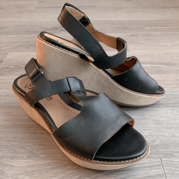 Clarks Collection Wedge Sandals Black Leather T Strap Platform Size 6 - Picture 1 of 9